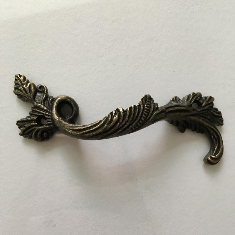Leaves Striped Carved Kitchen Handle. - Paruse