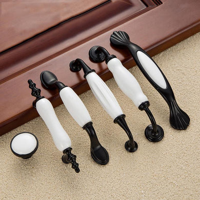 Black White Door Handles. - Paruse