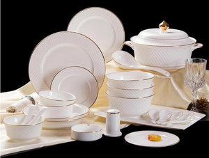 Luxurious European dinnerware set. - Paruse
